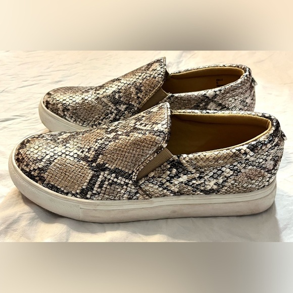 Steve Madden Snake Print Slip-On Sneakers Women’s Size 5 - Picture 7 of 7